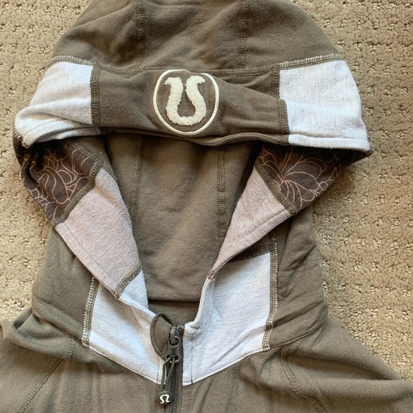 Sz8 lululemon lightweight scuba hoodie - Picture 3 of 4
